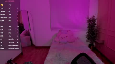 Snapshot of lovely_emma18 chatting on May 20, 2026, 1:28 pm Emma online show from May 20, 2026, 1:28 pm