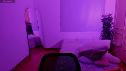 Snapshot of lovely_emma18 chatting on May 27, 2026, 1:19 pm Emma online show from May 27, 2026, 1:19 pm