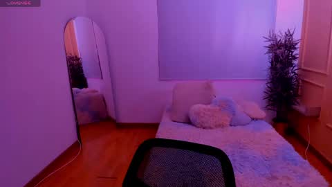 Snapshot of lovely_emma18 chatting on June 2, 2026, 1:02 pm Emma online show from June 2, 2026, 1:02 pm
