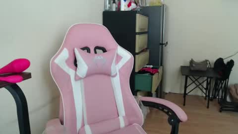 lovely_leah23 online show from January 9, 2026, 5:32 am