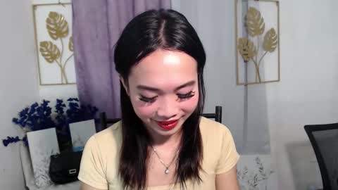 lovely_lianne online show from April 15, 2026, 11:39 am