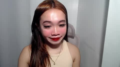 Snapshot of lovely_lianne chatting on July 27, 2026, 12:01 pm lovely_lianne online show from July 27, 2026, 12:01 pm