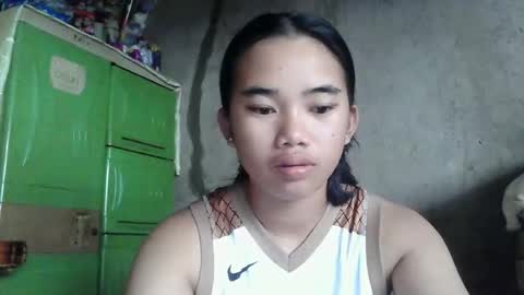 lovely_marie572336 online show from May 5, 2026, 10:40 pm