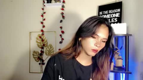KATE online show from April 23, 2026, 1:24 pm