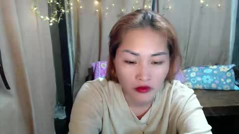 Snapshot of lovely_singlemom chatting on November 16, 2025, 1:39 pm ask me dear online show from November 16, 2025, 1:39 pm