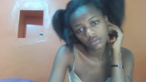 Snapshot of lovely_yvonne chatting on October 23, 2025, 11:20 am Lovely yvonne online show from October 23, 2025, 11:20 am