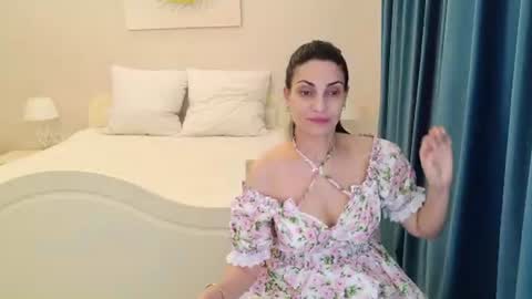 Snapshot of lovelybeatricee chatting on July 18, 2026, 12:20 pm Beatrice online show from July 18, 2026, 12:20 pm