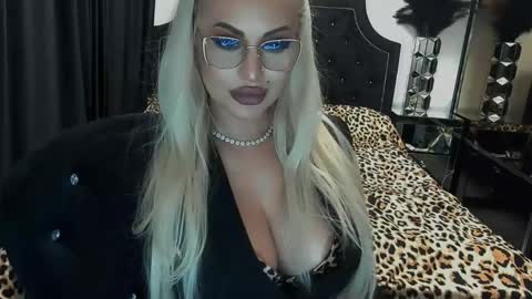 PrAllinXXXa online show from April 28, 2026, 11:10 pm