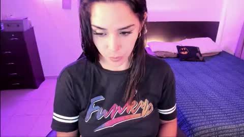 lovely   online show from February 3, 2026, 8:03 pm