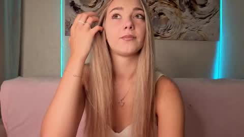 lovelygracee online show from March 5, 2026, 3:08 pm