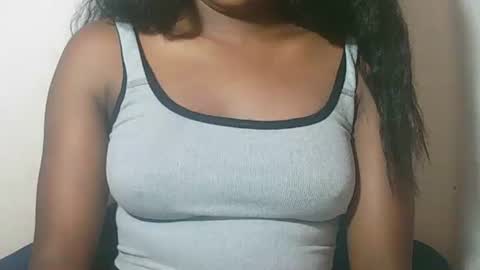 lovelylarra online show from February 28, 2026, 9:43 am