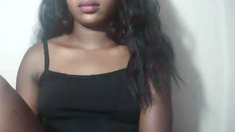 lovelylarra online show from March 29, 2026, 8:47 am