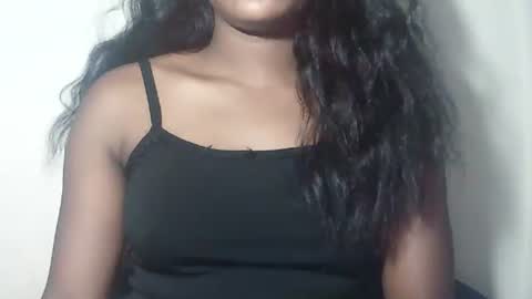 lovelylarra online show from April 3, 2026, 7:28 am