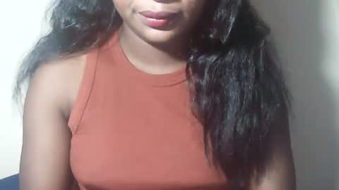 lovelylarra online show from April 6, 2026, 8:15 am