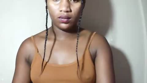 lovelylarra online show from May 2, 2026, 9:36 am