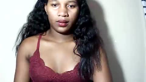 Snapshot of lovelylarra chatting on June 8, 2026, 6:52 pm lovelylarra online show from June 8, 2026, 6:52 pm