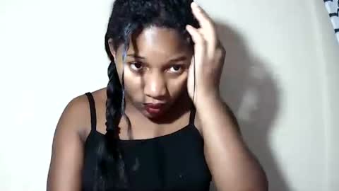 Snapshot of lovelylarra chatting on June 9, 2026, 7:36 pm lovelylarra online show from June 9, 2026, 7:36 pm