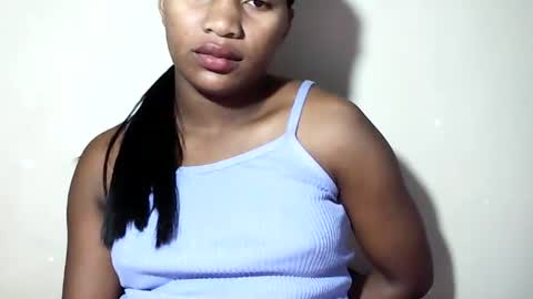 Snapshot of lovelylarra chatting on July 1, 2026, 6:37 am lovelylarra online show from July 1, 2026, 6:37 am