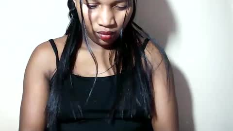 Snapshot of lovelylarra chatting on July 4, 2026, 9:21 pm lovelylarra online show from July 4, 2026, 9:21 pm