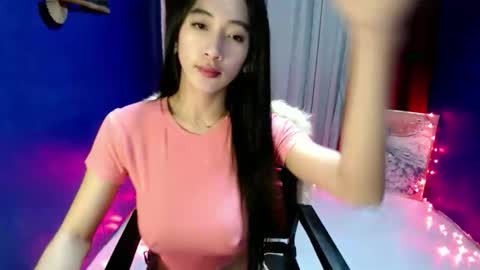 lovelypetite143 online show from April 16, 2026, 3:57 pm