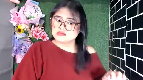 Snapshot of lovelypinaychubsx chatting on October 8, 2025, 8:50 pm lovely online show from October 8, 2025, 8:50 pm