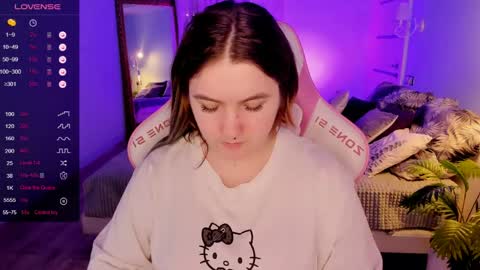 Julia  online show from May 5, 2026, 7:49 am