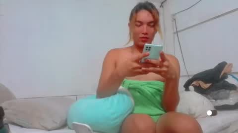 lovemarie120398 online show from July 9, 2026, 6:06 am