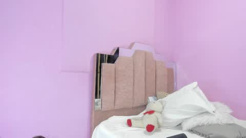 Snapshot of lovequeen02 chatting on September 18, 2025, 11:34 am L O V E online show from September 18, 2025, 11:34 am