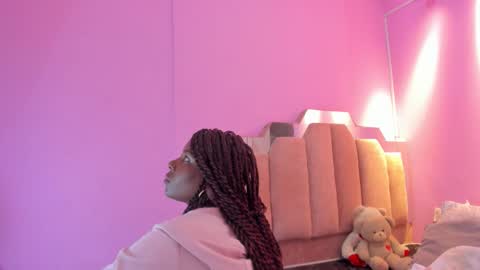 Snapshot of lovequeen02 chatting on November 30, 2025, 11:58 am L O V E online show from November 30, 2025, 11:58 am