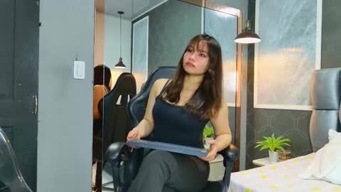 Snapshot of lovequinn_mjs chatting on November 4, 2025, 8:30 pm Love online show from November 4, 2025, 8:30 pm