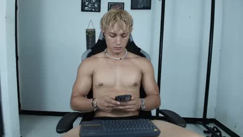 Snapshot of lover_fitnessboy chatting on May 4, 2026, 1:34 am kevin online show from May 4, 2026, 1:34 am