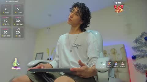 loverboy8_ online show from January 3, 2025, 4:44 am
