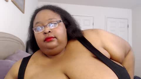 Snapshot of loves_aura chatting on May 30, 2026, 1:35 am Alyson online show from May 30, 2026, 1:35 am