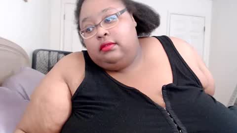 Snapshot of loves_aura chatting on June 6, 2026, 12:27 am Alyson online show from June 6, 2026, 12:27 am