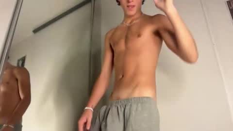 Leo Loves online show from March 29, 2026, 4:56 am