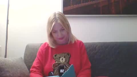 Marlyn online show from December 2, 2024, 7:38 pm