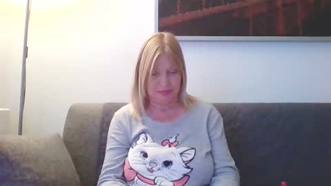 Marlyn online show from December 4, 2024, 2:59 pm