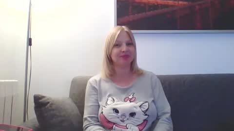 Marlyn online show from December 9, 2024, 9:26 pm