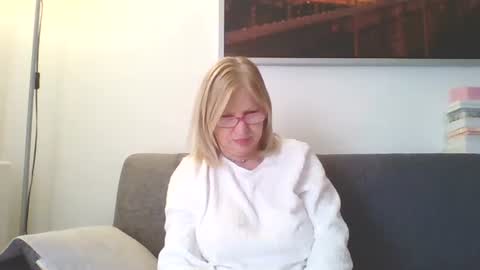 Marlyn online show from December 18, 2024, 2:17 pm