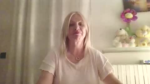 Snapshot of lovestar544963 chatting on May 2, 2026, 7:19 pm Marlyn online show from May 2, 2026, 7:19 pm