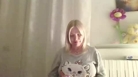 Snapshot of lovestar544963 chatting on May 11, 2026, 7:33 pm Marlyn online show from May 11, 2026, 7:33 pm