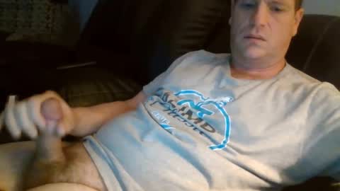 Snapshot of lovetocum37 chatting on February 4, 2026, 7:42 pm lovetocum37 online show from February 4, 2026, 7:42 pm