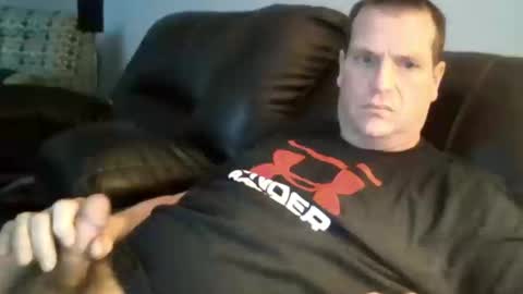 Snapshot of lovetocum37 chatting on March 25, 2026, 5:30 pm lovetocum37 online show from March 25, 2026, 5:30 pm