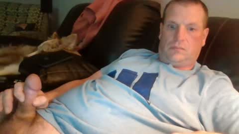 lovetocum37 online show from May 3, 2026, 3:56 am