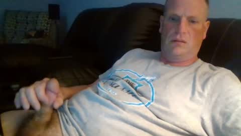 lovetocum37 online show from May 19, 2026, 2:40 am
