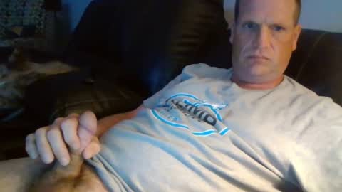 lovetocum37 online show from May 29, 2026, 4:10 am