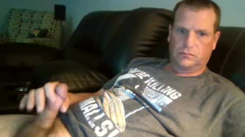 lovetocum37 online show from June 7, 2026, 4:11 pm