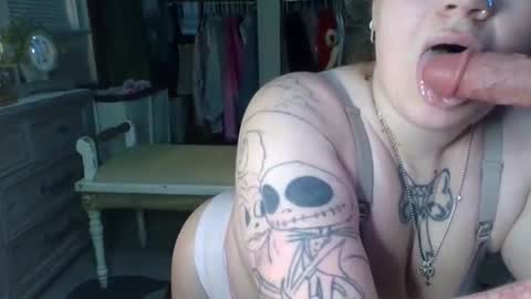 Snapshot of lovetubes101 chatting on November 26, 2025, 4:02 am lovetubes101 online show from November 26, 2025, 4:02 am