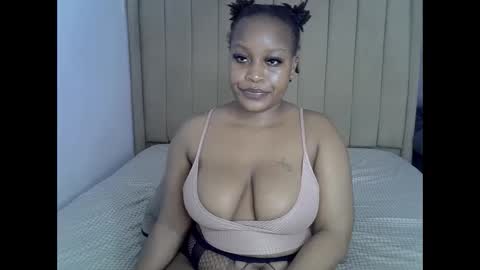 Snapshot of loveydivah chatting on June 1, 2026, 12:29 pm loveydivah online show from June 1, 2026, 12:29 pm