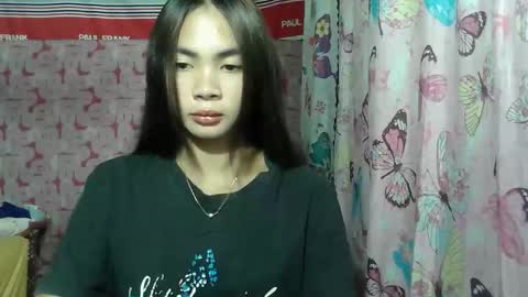 loving_rhean online show from May 17, 2026, 11:17 am